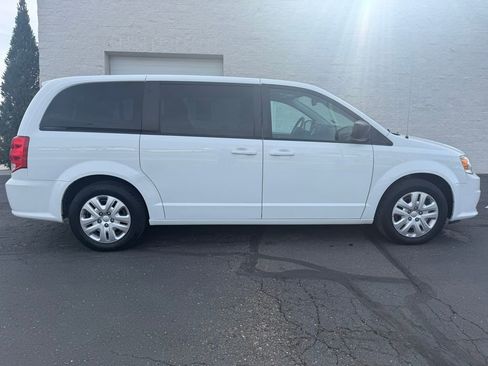Used 2018 Dodge Grand Caravan SE w/ UConnect Hands-Free Group FWD image 7