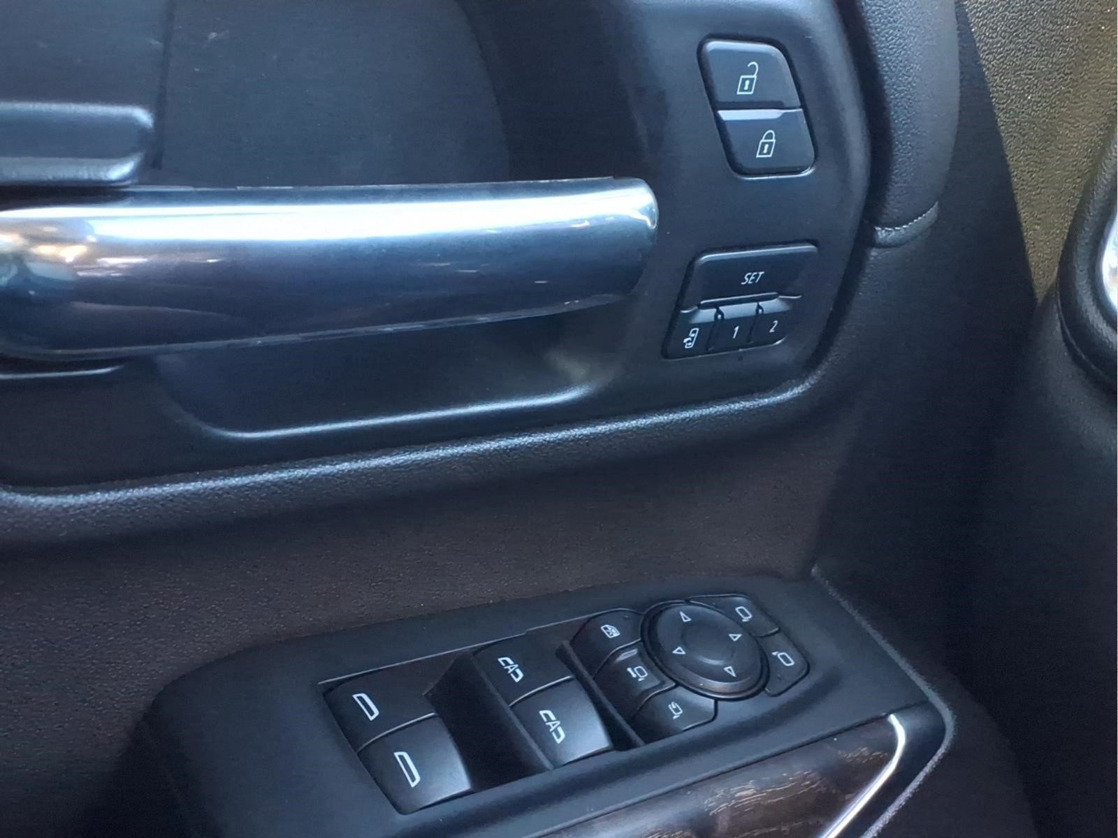 Used 2022 GMC Sierra 3500 Denali w/ Denali Black Diamond Edition AWD/4WD image 17