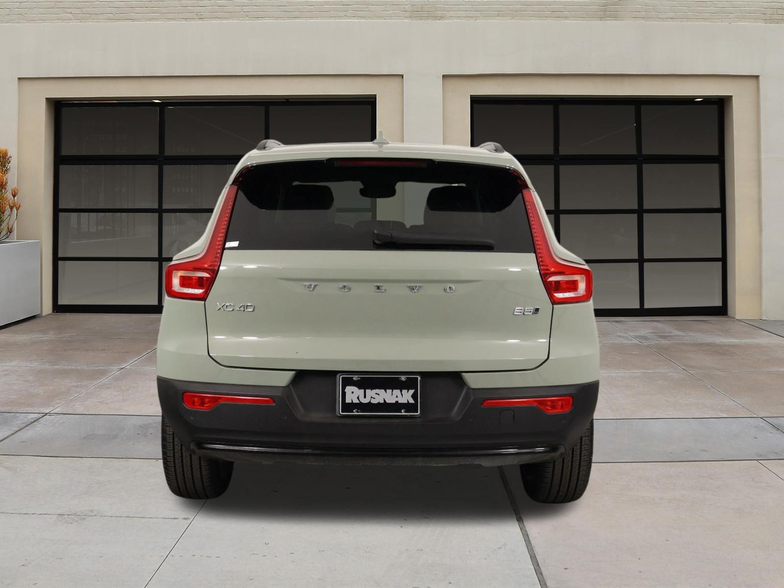 Used 2024 Volvo XC40 B5 Plus w/ Protection Package Premier AWD/4WD image 5