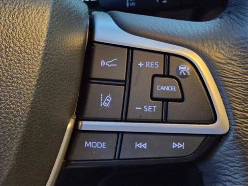 Used 2024 Toyota Sienna XLE FWD image 14