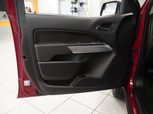 Used 2018 Chevrolet Colorado LT w/ LT Convenience Package AWD/4WD image 11