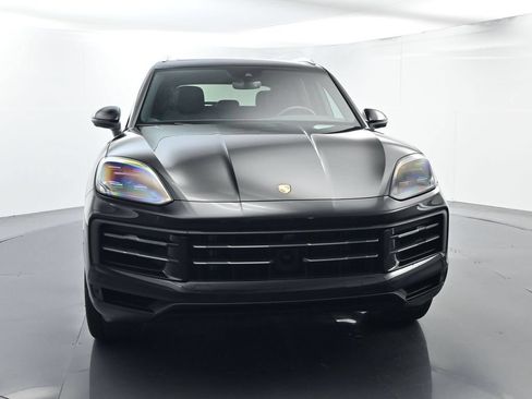 Certified 2025 Porsche Cayenne AWD/4WD image 18