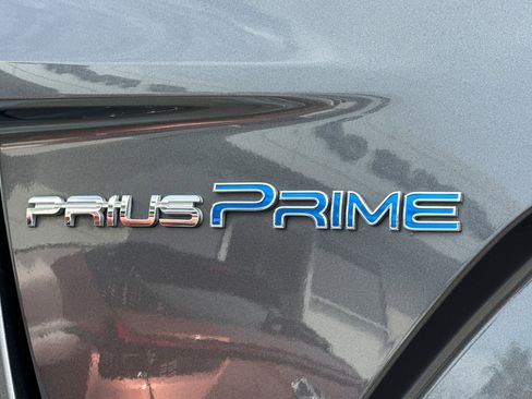 Used 2017 Toyota Prius Prime Premium image 20