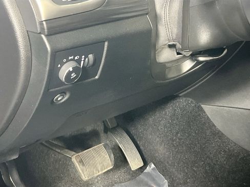 Used 2022 Jeep Grand Cherokee Laredo X image 10