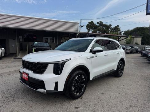 Used 2024 Kia Sorento S FWD image 2