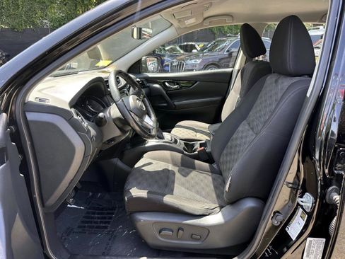 Used 2018 Nissan Rogue Sport SV w/ SV Technology Package AWD/4WD image 13