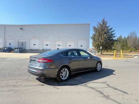 Used 2020 Ford Fusion SE image 4