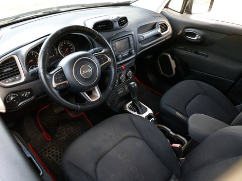 Used 2016 Jeep Renegade Latitude image 4