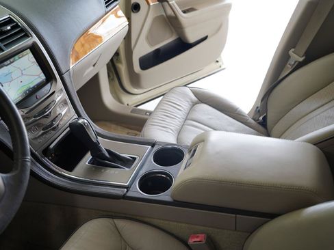 Used 2014 Lincoln MKX FWD w/ Equipment Group 102A image 18