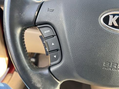 Used 2008 Kia Rondo EX w/ Premium Pkg image 14