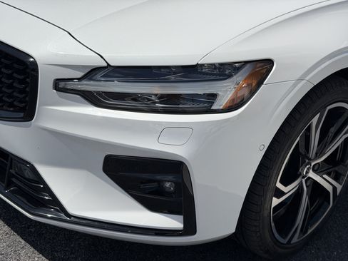 Certified 2025 Volvo S60 B5 Plus AWD/4WD image 8