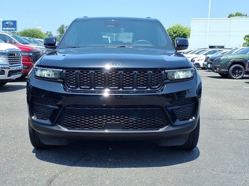 Certified 2023 Jeep Grand Cherokee Altitude AWD/4WD image 2