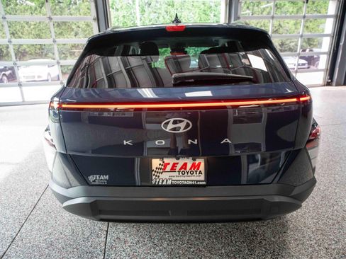 Used 2024 Hyundai Kona SEL w/ Convenience Package FWD image 3