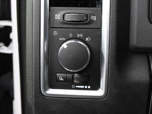 Used 2020 RAM 1500 Classic SLT w/ Luxury Group AWD/4WD image 23