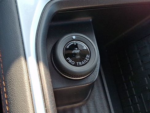 Certified 2025 Ford Expedition Active AWD/4WD image 28