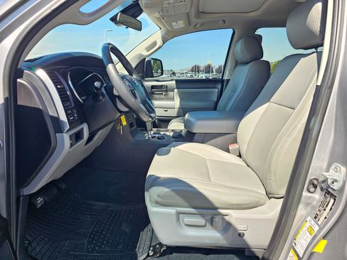 Used 2019 Toyota Sequoia SR5 AWD/4WD image 19