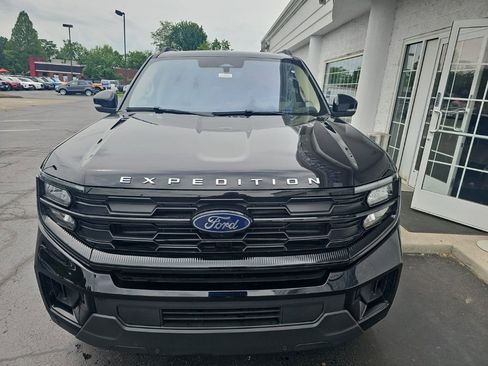 Used 2025 Ford Expedition Active AWD/4WD image 3