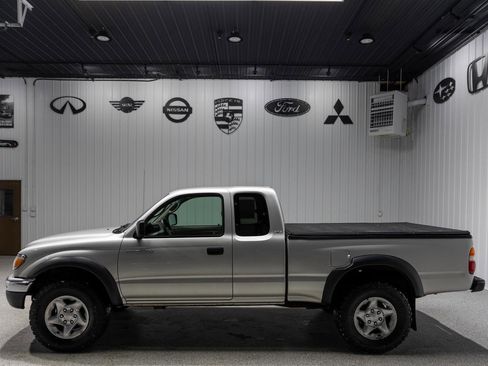 Used 2004 Toyota Tacoma PreRunner image 3