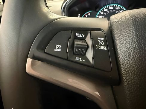 Used 2020 Chevrolet Trax LT w/ Driver Confidence Package AWD/4WD image 18