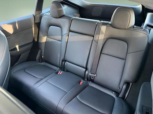 Used 2025 Tesla Model Y Long Range image 39