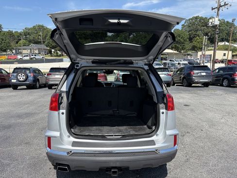 Used 2017 GMC Terrain SLE w/ Technology Package image 5