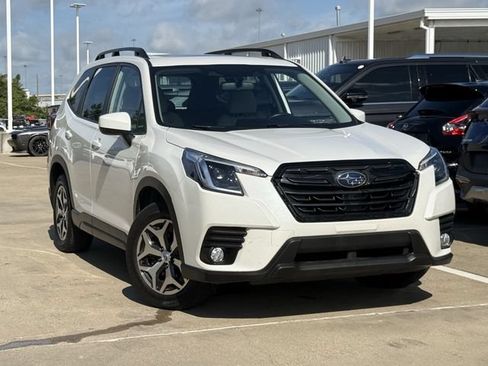 Used 2023 Subaru Forester Premium AWD/4WD image 2