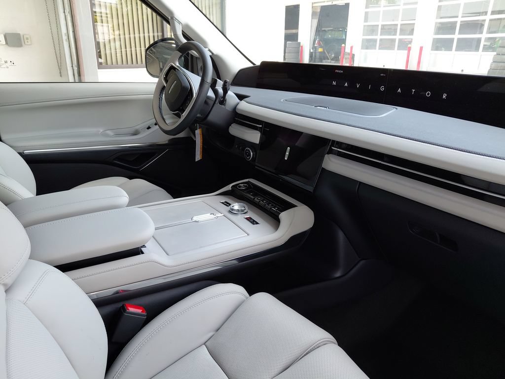 New 2026 Lincoln Navigator Premiere AWD/4WD image 55