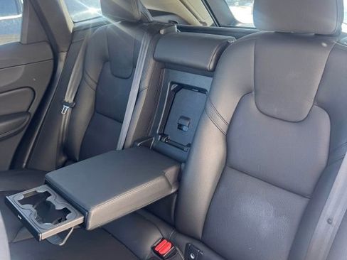 Used 2023 Volvo XC60 B5 Plus w/ Climate Package image 4