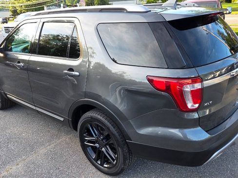 Used 2017 Ford Explorer XLT w/ Equipment Group 202A AWD/4WD image 11