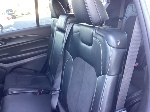 Used 2024 Jeep Grand Cherokee L Laredo image 12