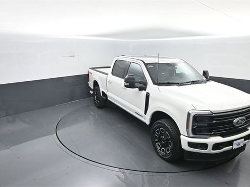 New 2026 Ford F250 Platinum w/ FX4 Off-Road Package image 17