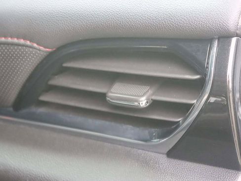 Used 2023 Chevrolet Traverse RS image 40