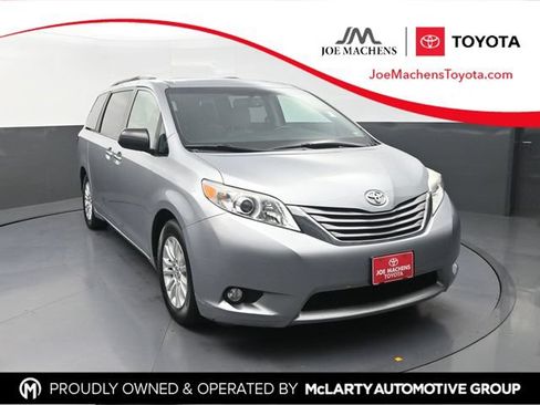 Used 2016 Toyota Sienna XLE FWD image 1