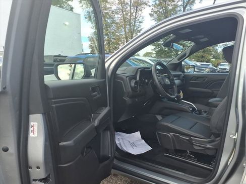 Used 2025 Chevrolet Colorado W/T image 10