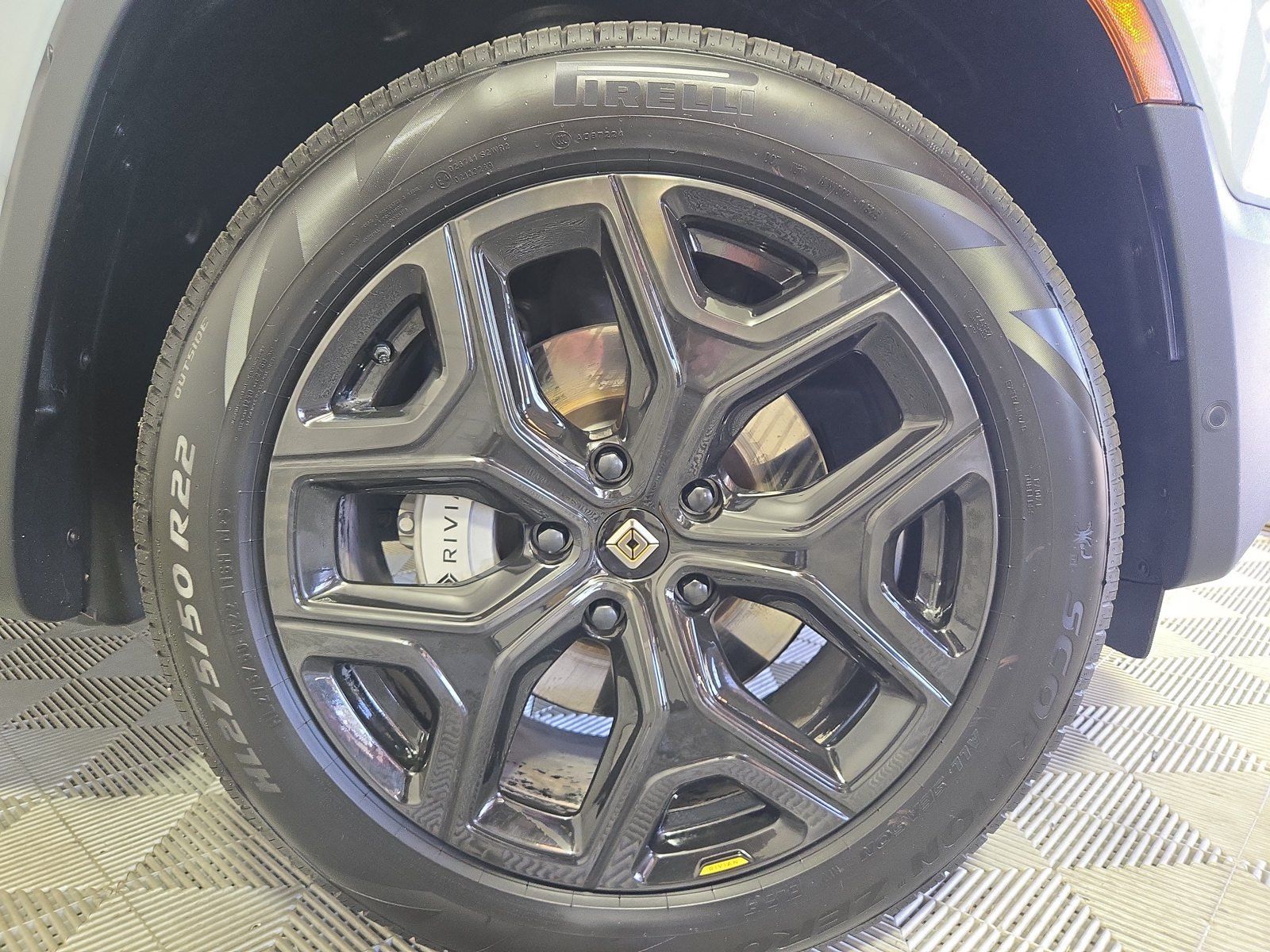 Used 2024 Rivian R1T Adventure Dual AWD/4WD image 11