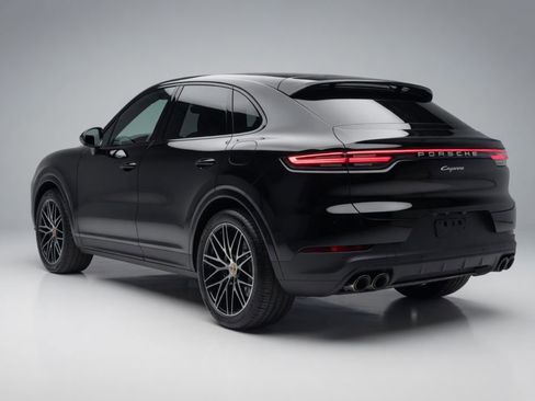 Used 2024 Porsche Cayenne Coupe w/ Premium Package Plus AWD/4WD image 5