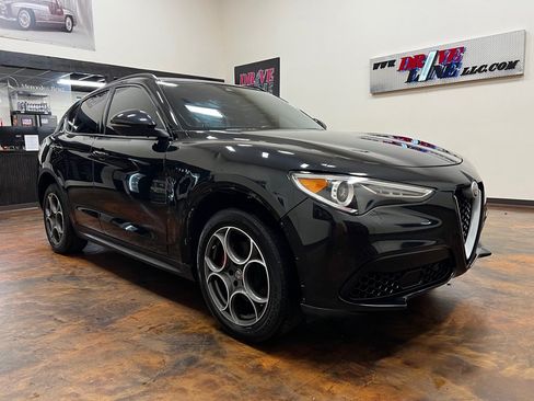 Used 2018 Alfa Romeo Stelvio Ti Sport AWD/4WD image 3