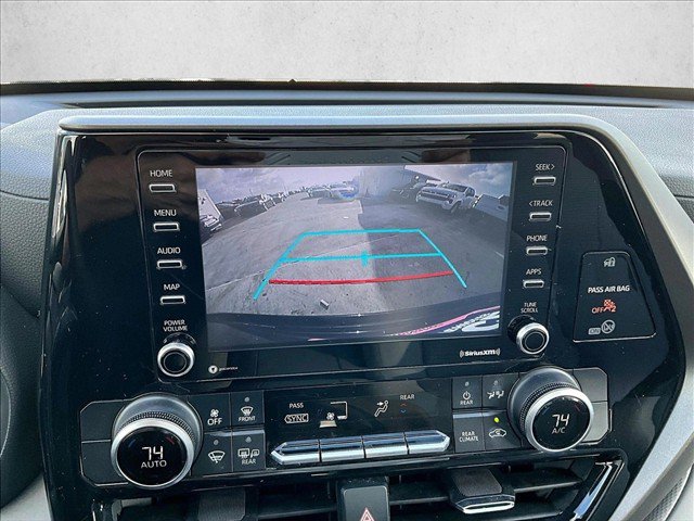 Used 2020 Toyota Highlander L FWD image 23