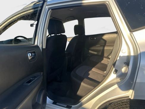 Used 2013 Nissan Rogue SV image 9