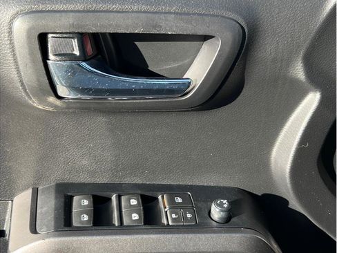 Used 2020 Toyota Tacoma TRD Sport image 15