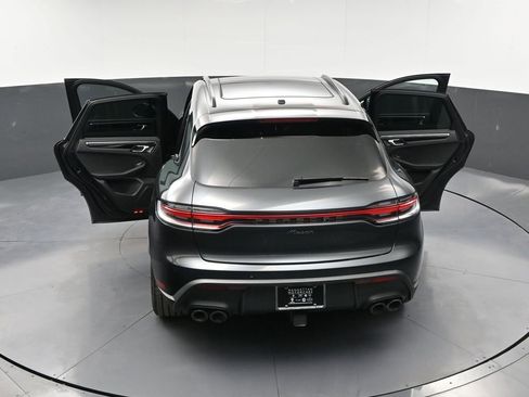 Certified 2025 Porsche Macan image 35