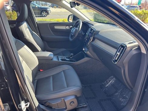 Certified 2025 Volvo XC40 B5 Core image 15