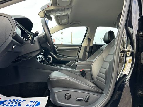 Used 2024 Volkswagen Jetta SE image 22