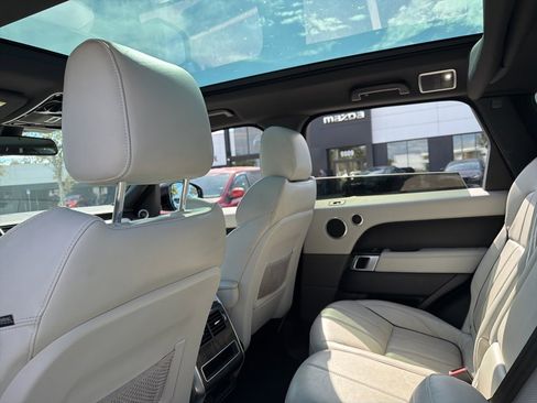 Used 2015 Land Rover Range Rover Sport HSE image 3