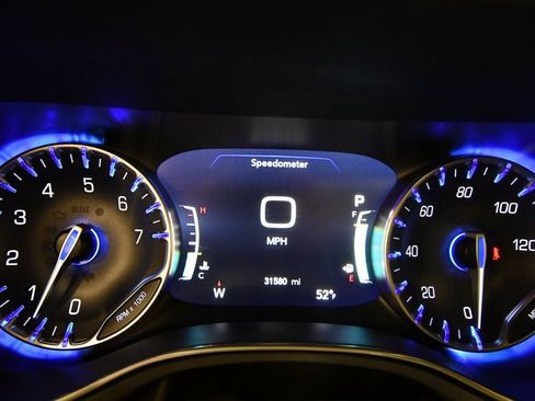 Used 2025 Chrysler Pacifica Limited image 23