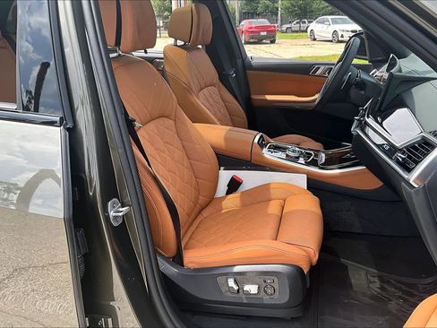 Used 2026 BMW X5 sDrive40i w/ Executive Package RWD image 8