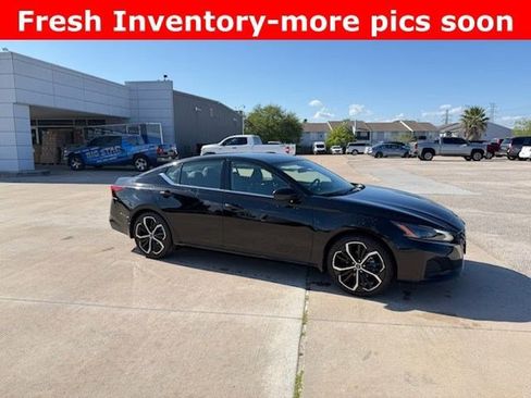 Used 2025 Nissan Altima 2.5 SR image 3