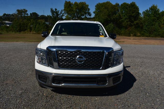 Used 2018 Nissan Titan SV w/ SV Convenience Package AWD/4WD image 2