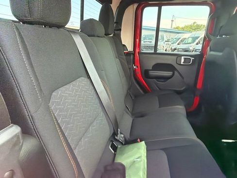 Used 2021 Jeep Gladiator Mojave AWD/4WD image 17