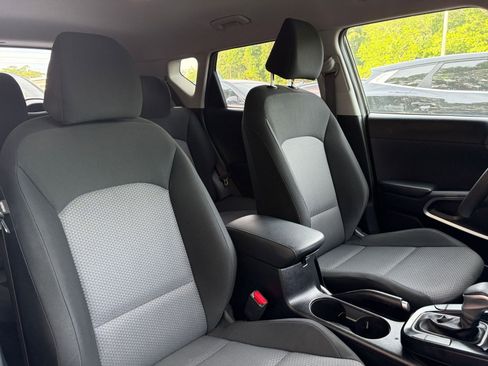 Used 2025 Kia Soul LX w/ LX Technology Package FWD image 34